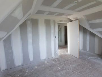 Belle rénovation de maison sur LE CONQUET, 
Ici présent :
- isolation/ plaques de plâtre,  bandes et joints de finition. 
- pose d'une porte d'entrée 
-...