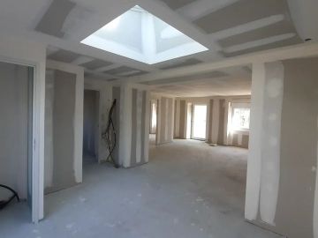Réalisation de deux logements : Isolation intérieure/ plaques de plâtre , bandes et joints de finition. 
Auparavant,  sur ce chantier, nous avons aussi...