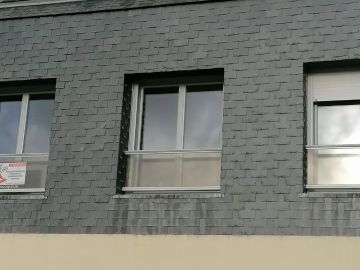 Remplacement de fenêtres ancienne en aluminium,  par des fenêtres pvc, teinté grise.