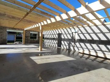 Réalisation d'une charpente bois en cours de réalisation , monopente, pour une maison d'habitation.

https://www.entreprise-le-gac.fr/