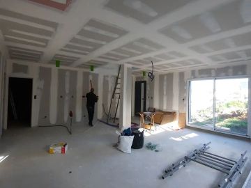 Maison neuve. Plaques de plâtres - portes intérieurs, 
Prochainement nous installerons l'escalier. 

https://www.entreprise-le-gac.fr/