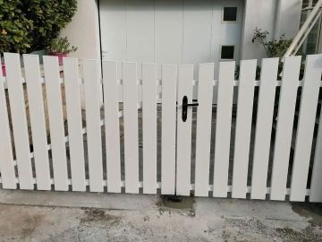 Installation d'un portail. 
https://www.entreprise-le-gac.fr/