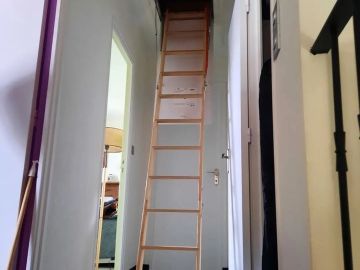 Installation d'une échelle escamotable. 
- agrandissement de la trappe d'accès au comble d'origine 
- création d'un chevêtre
- ouverture dans le plafond 
-...