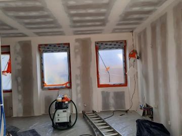 Rénovation complète d'une petite maison maison 
- Installation de fenêtres - porte d'entrée 
- isolation/ plaques de plâtre 
- portes intérieures...